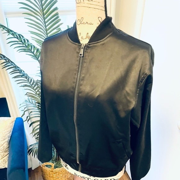 NEW Women’s Satin Black Bomber Jacket NWT - Picture 5 of 11